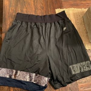 Nike Team Sports Georgetown Hoyas Men’s Basketball Shorts early 1990s